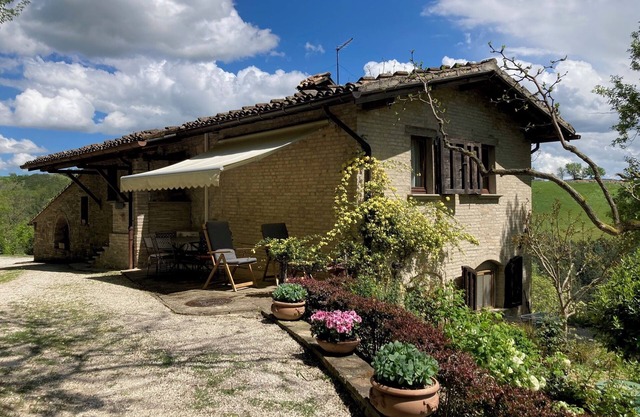 A charming flat in a country cottage in the Marche.