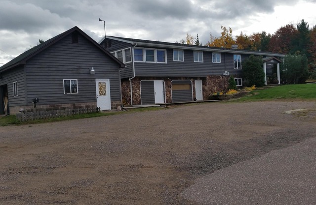 Beau cadre, 2 mi W de Marquette, 15 couchages, sur le minerai de fer du patrimoine Trl