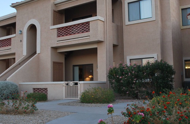 Beautiful Single-level 2/Bed, 2/Bath Condo with Mountain Views
