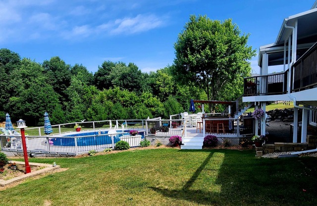 Beautiful SIX bedroom FOUR bath house with heated pool and hot tub!