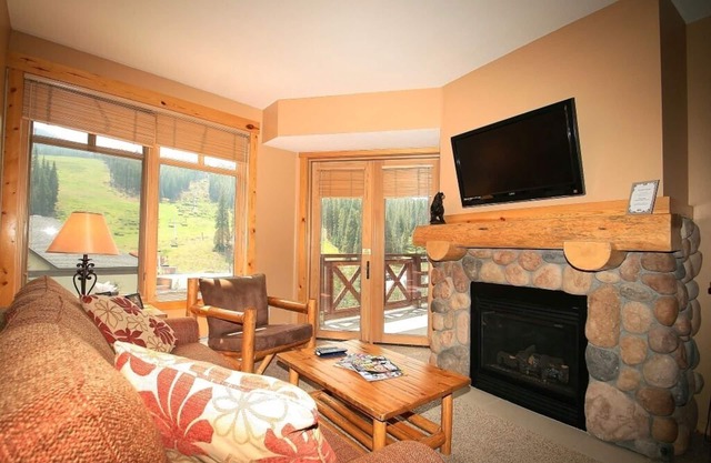 Magnifique condo de ski à Tucker Mountain Lodge