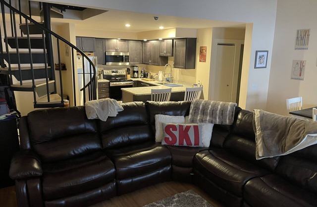Beautiful ski condo, close to multiple ski mtns