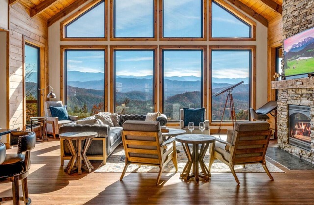 Beautiful smoky mountain home with pool and outstanding views