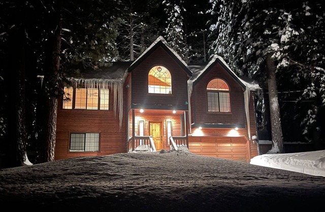 Belle cabine de South Lake Tahoe avec bain à remous