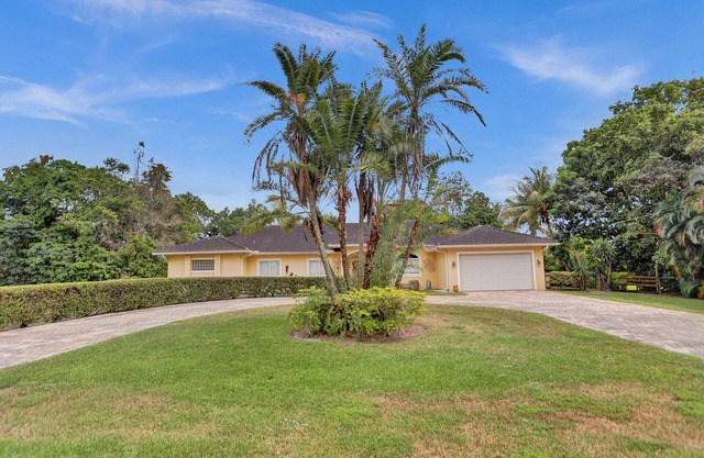 Beautiful spacious villa, close to entertainment, shopping ,Miami/ FtLauderdale