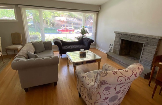 Beautiful spacious 4+1 house excellent location,2 full bathrooms parking area