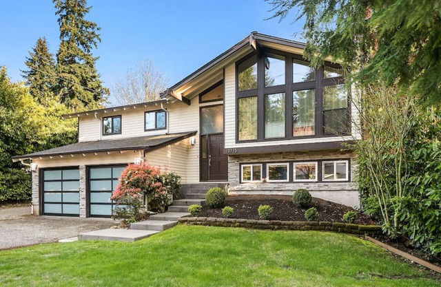 Beautiful & Spacious 4 Bed w/ AC, 2 living rooms
