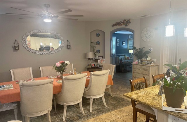 Beautiful & Spacious 4 bedroom 3 full bath home, located in Palmdale, CA