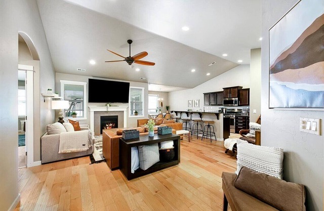 🏡 Beautiful Spacious Boise Home: ✌️TWO Masters w/ Full Baths ➕ walk-in closets