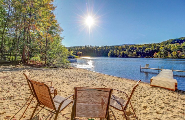 Magnifique et spacieux condo avec piscine partagée, accès au lac - à proximité du ski