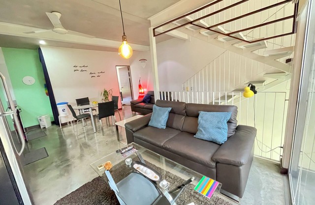 Beau et spacieux Loft à Santa Ana, style maison de ville.