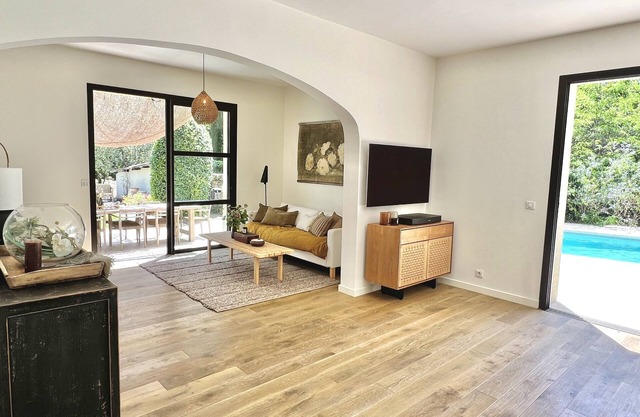 Beautiful stone house with pool next to Valbonne Village