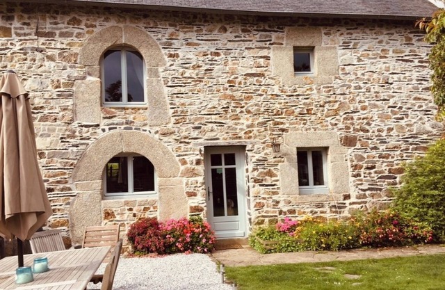 Beautiful stone house on the edge of a gorgeous French village near the lake