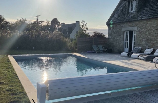 Belle maison en pierre avec piscine