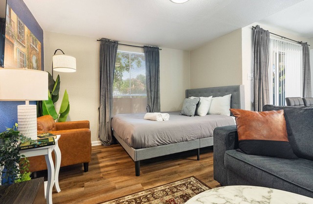 Beautiful Studio in University Hills 8807