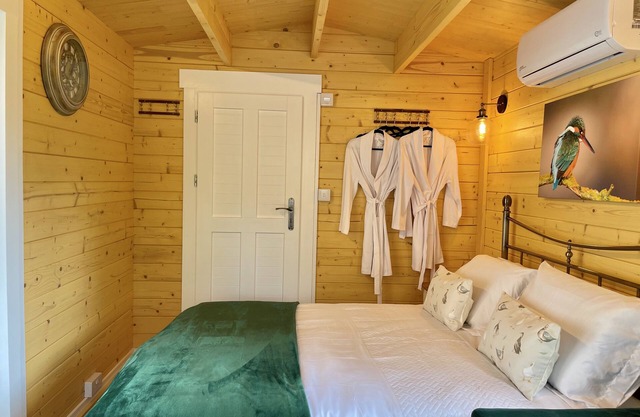 Beautiful studio style lodge, located in the Kent countryside