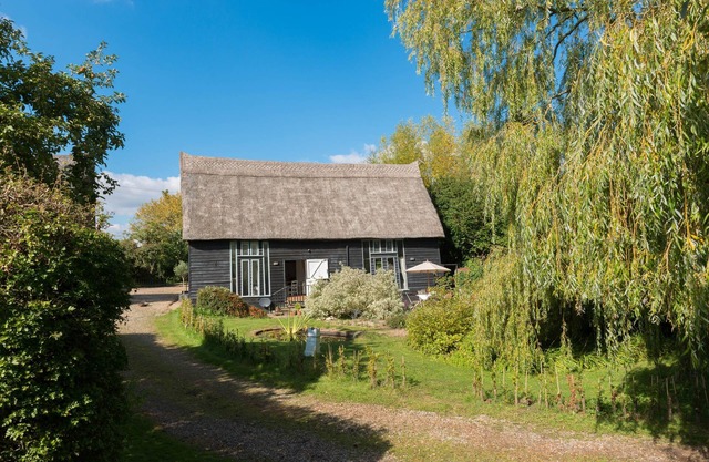 Deepwell Granary is a lovely thatched barn with attached meadow woodland