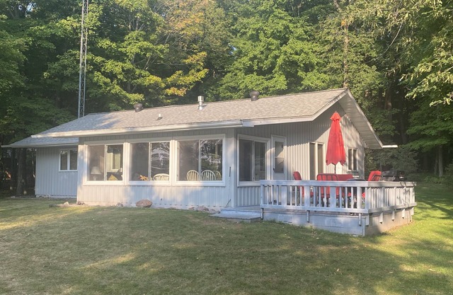 Beautiful Sunset Beach Lake House on Lake Chetac