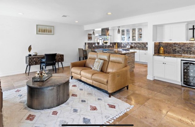 Beautiful Sunset home, 5 minutes from the beach, and hiking routes