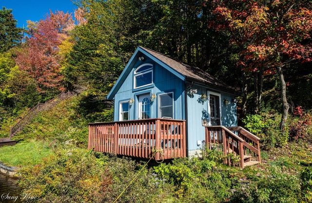 Beautiful Teeny Tiny Cottage sur le lac Eden, directement au bord de l'eau