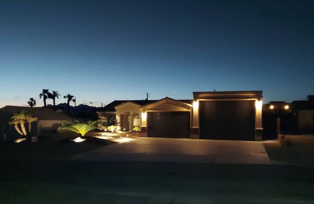 Beautiful Three Bedroom Two Bath House Two Blocks From Water