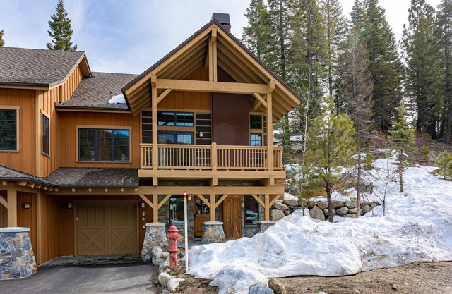 Beautiful Townhome|Private Hot Tub, Ski-In/Ski-Out