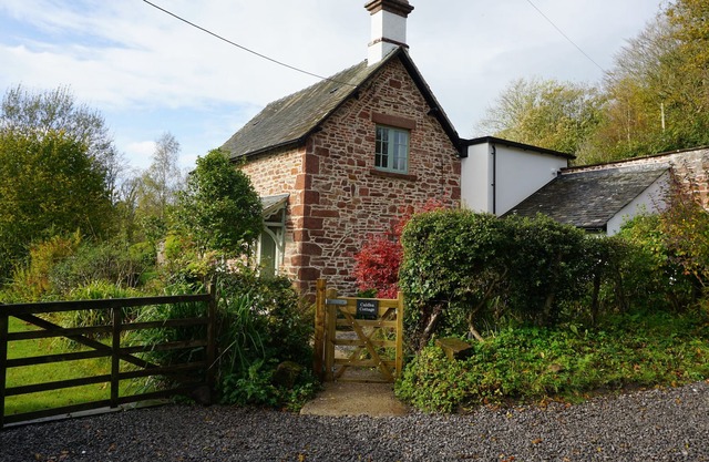 Beautiful, traditional sandstone cottage; 20 mins - Scafell Pike; 5 mins - beach