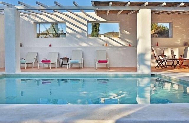 Belle villa de style bohème traditionnel avec piscine CHAUFFÉE ET SANS CHAUFFAGE