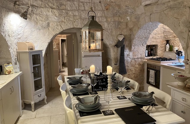 Beau trullo et villa situés dans un endroit pittoresque à la campagne