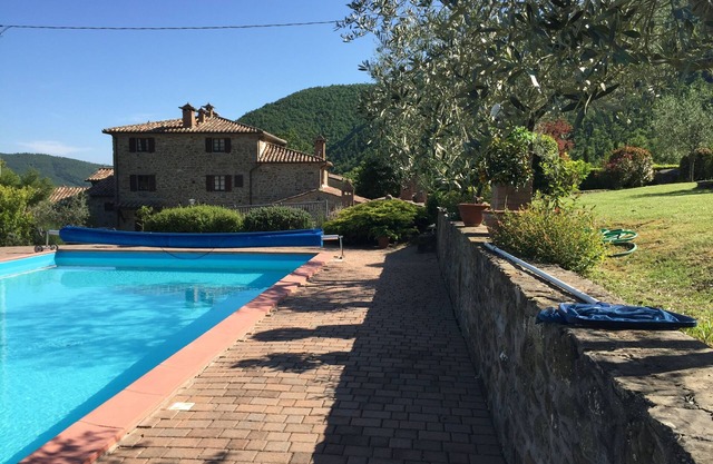 Belle ferme toscane dans la campagne avec piscine