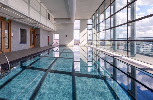 Beautiful Two Bed apartment In Skyline with View