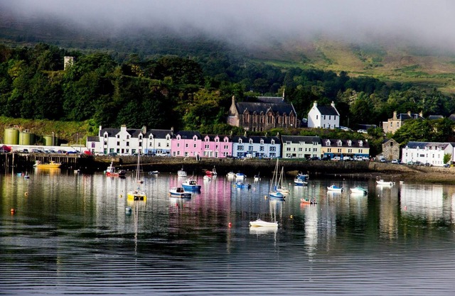 BELLE MAISON DE DEUX CHAMBRES SITUÉE À PORTREE HARBOUR À DEUX PAS DE LA MER