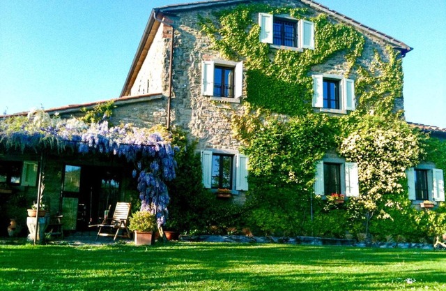 Belle maison de campagne ombrienne avec des vues paradisiaques pour les vacances, retraites de yoga