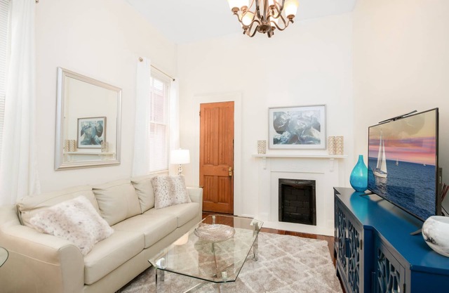 Pershing Suite - Beautiful Uptown New Orleans Near St. Ligne de voitures de la rue Charles