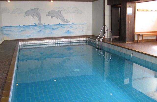 Belles vues - chemins de fer de montagne, remontées mécaniques / Aquaria libre; Pool House