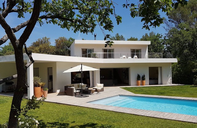 BELLE VILLA DE VACANCES DANS UN ECRIN DE VERDURE
