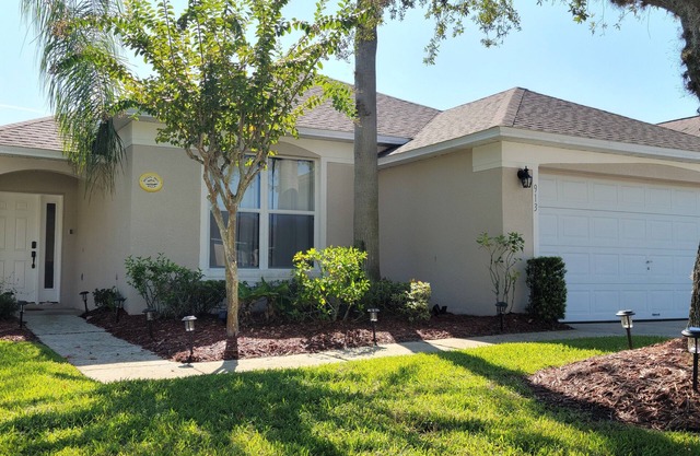 Beautiful vacation home, gated community min. from airport and parks.