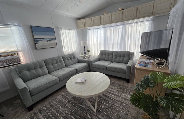 Beautiful Venice Resort Home close to Beaches & Warm Mineral Springs, Cozy
