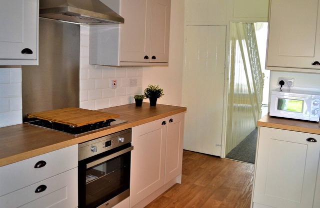 Beautiful Victorian House with 3 bedrooms (near town centre and beaches)