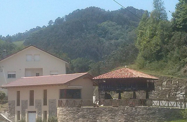 Belle vue sur la nature verdoyante de la Asturiana l'intérieur