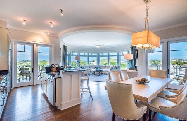 BELLES VUES! WATERSOUND-Beachfront, vues de toutes les chambres, 3 Bdrms, Slps 8