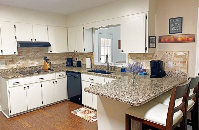 Graceland Villa w/ pool. Billiards table/plenty of other amenities