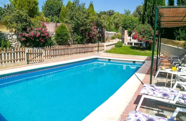 Magnifique villa sur un terrain privé avec oliviers et arbres fruitiers