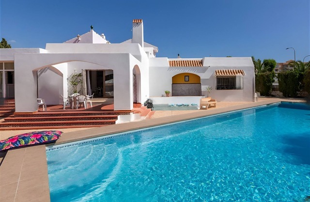 Beautiful Villa : Private Pool and Garden, close to the Beach and Golf Course