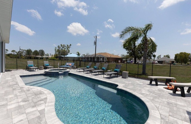 Beautiful Villa with first class amenities on Charlotte Harbor Area, Charlotte County Villa 5860