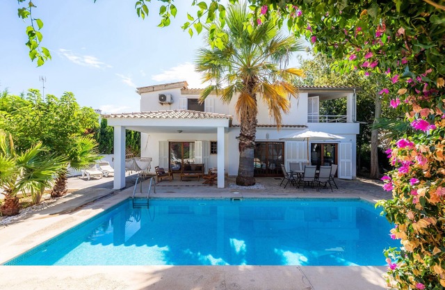 Belle villa "Beach Palmitos" avec Wi-Fi, balcon, jardin, terrasses et piscine
