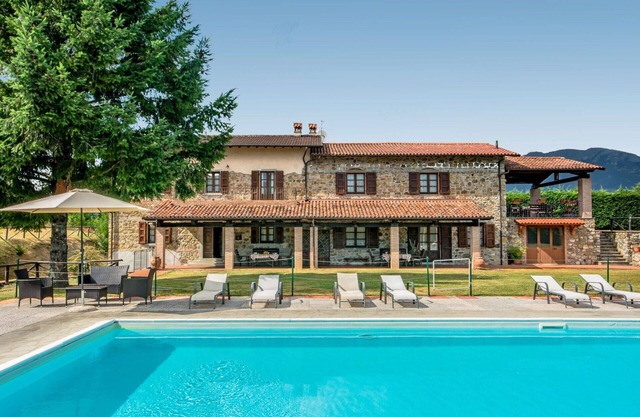 Belle maison de vacances pour 8 personnes avec WIFI, piscine privée, TV, animaux admis et parking