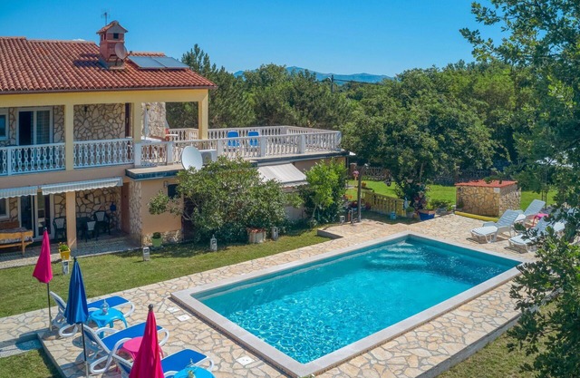 Merveilleuse maison de vacances avec piscine privée, climatisation, WIFI, TV et terrasse