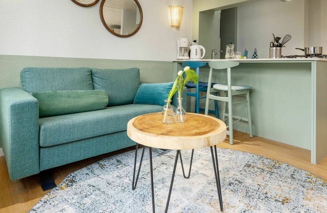 Agréable appartement pour 2 personnes avec WIFI, piscine, TV et parking