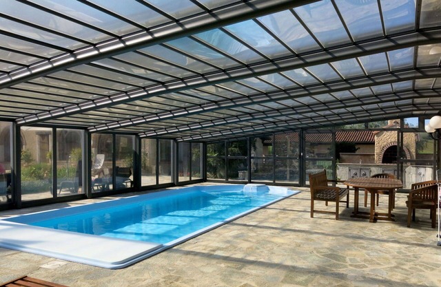 Magnifique maison de vacances pour 4 personnes avec WIFI, piscine, TV, terrasse et parking